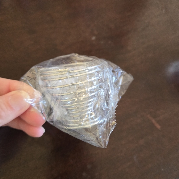 Makeup Sponge Holder (Free with Purchase) - Picture 1 of 2